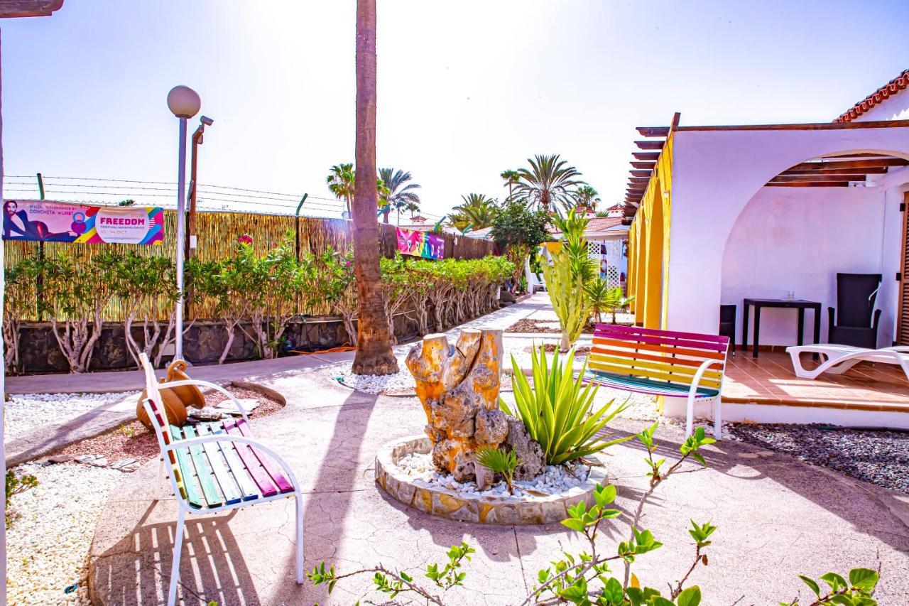 Rainbow Golf Bungalows, Gay Men-Only Resort マスパロマス エクステリア 写真