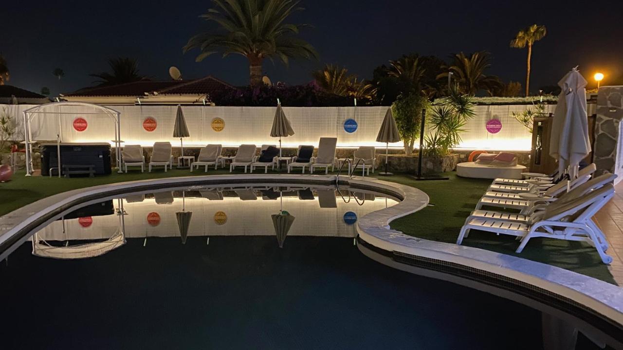 Rainbow Golf Bungalows, Gay Men-Only Resort マスパロマス エクステリア 写真