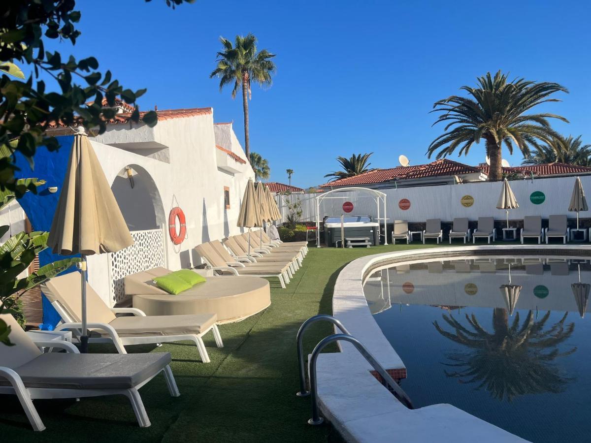 Rainbow Golf Bungalows, Gay Men-Only Resort マスパロマス エクステリア 写真